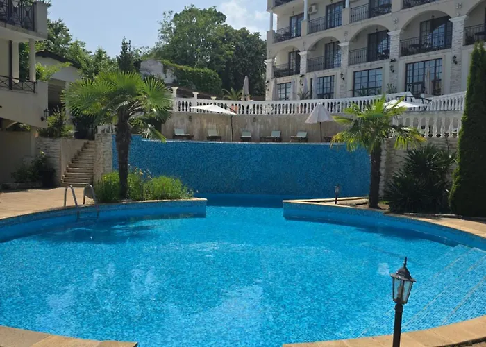 Almi - The Cliff Obzor